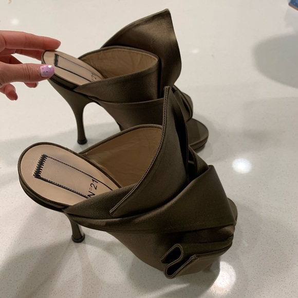 Nº21
satin bow mules - Picture 5 of 6